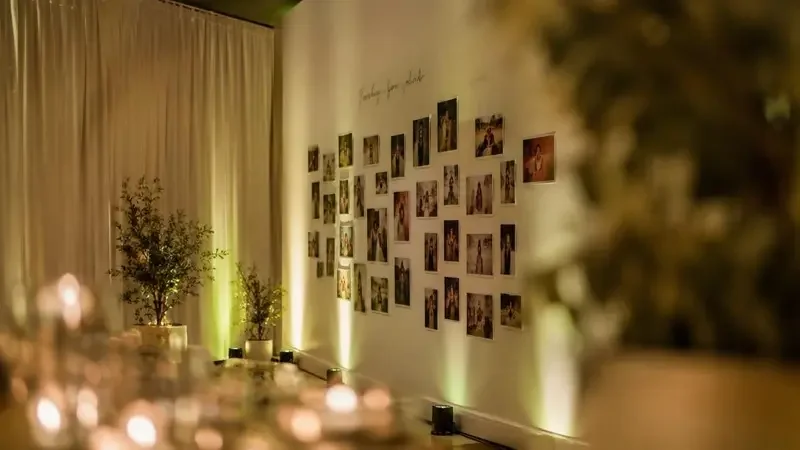 舞台灯光克制,把作品气质衬托得恰到好处。 - 51吃瓜风向标 舞台灯光克制,把作品气质衬托得恰到好处。